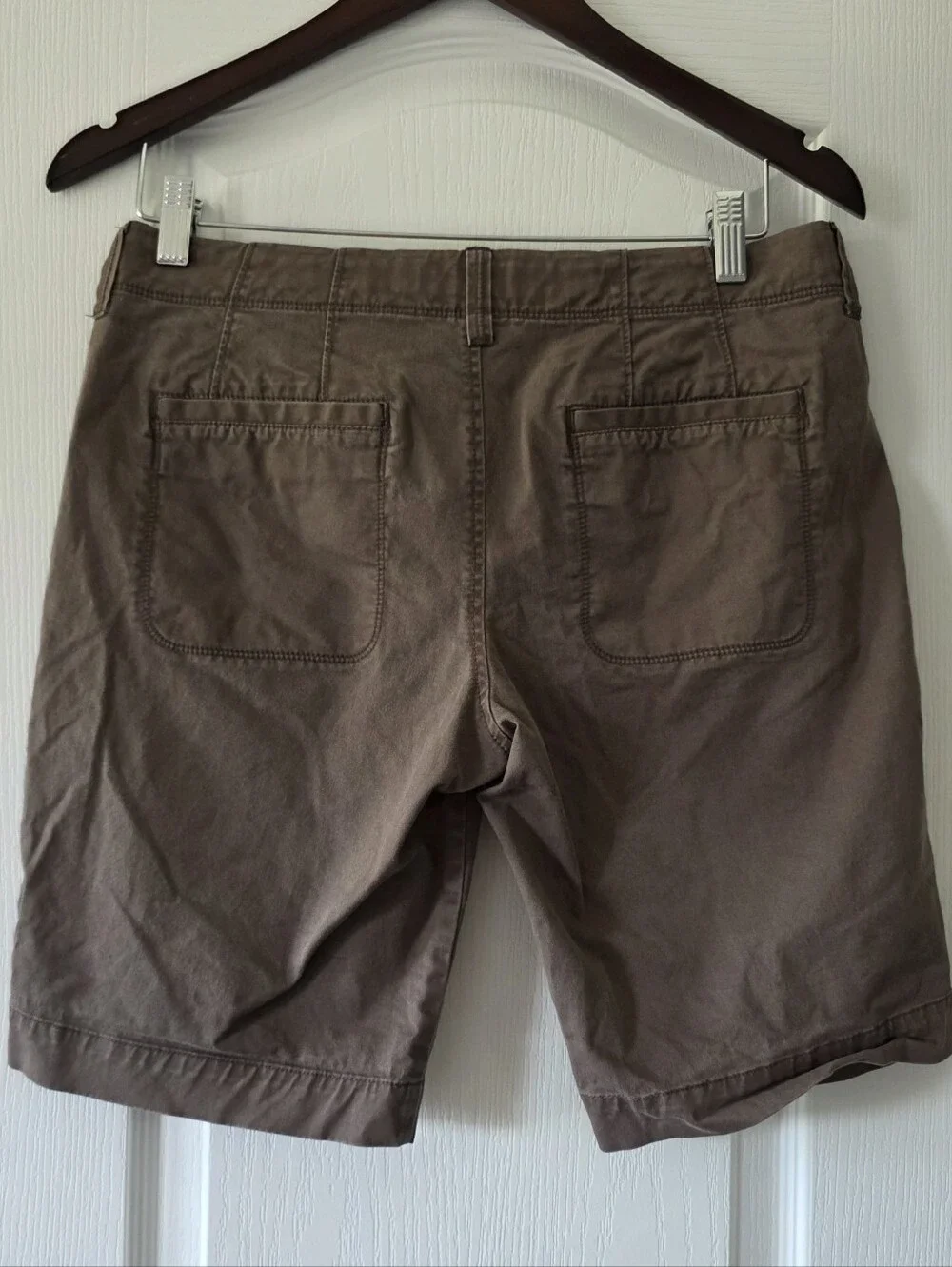 Old Navy Perfect Bermuda Shorts Women's 6 Brown Low Rise Stretch Chino Khaki